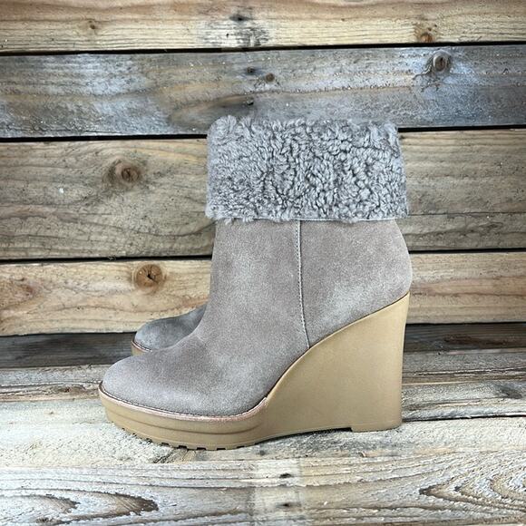 Lauren Ralph Lauren Steph Shearling-Trim Suede Bootie - Taupe - 7.5 - NWOB - Picture 1 of 10
